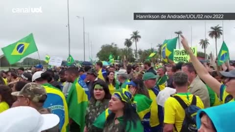 Bolsonaristas pedem intervenção e que Exército 'saia do quartel' em Brasília