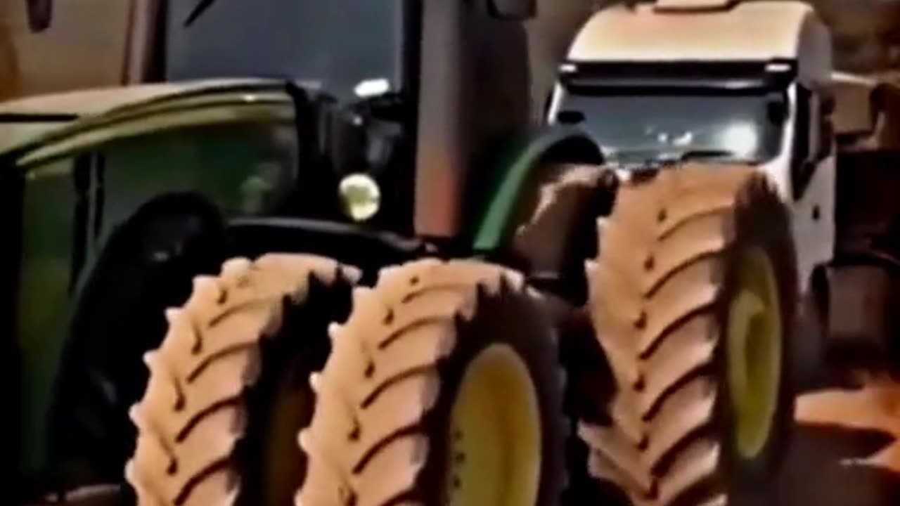 tractors stuck, machines accelerating (38)