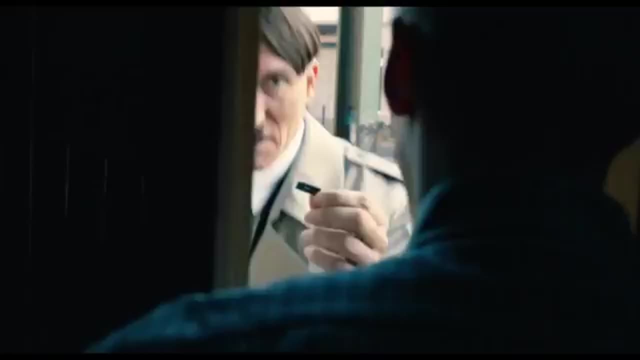 HITLER IS BACK/ HITLER ESTA DE RETORNO