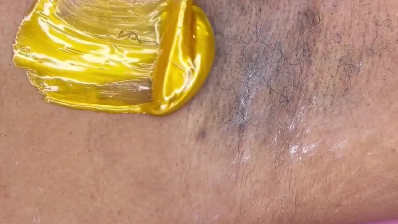 Underarm Waxing Using Sexy Smooth Golden Allure Hard Wax by @bodybynicole_