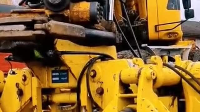 Ha ha! Do any of you know how to operate this machine?