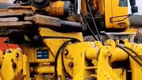 Ha ha! Do any of you know how to operate this machine?