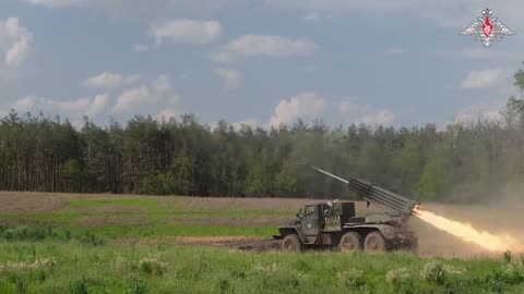 Russia Artillerymen hit a cluster of manpower and hardware in Krasny Liman direction by Grad MLRS.