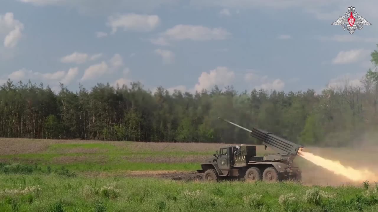 Russia Artillerymen hit a cluster of manpower and hardware in Krasny Liman direction by Grad MLRS.