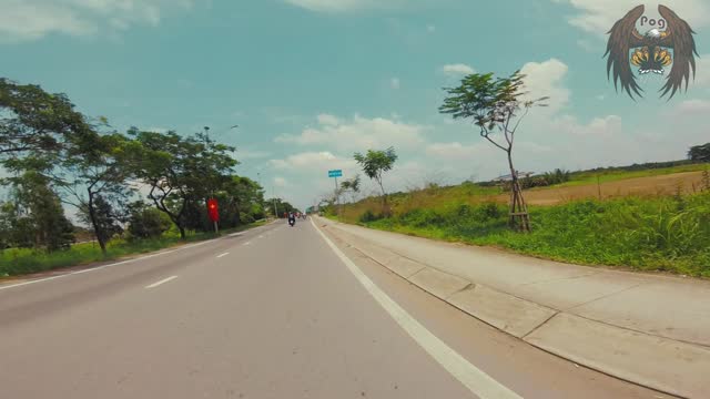 [Saigon street] In the heart of Saigon, travel to the countryside.
