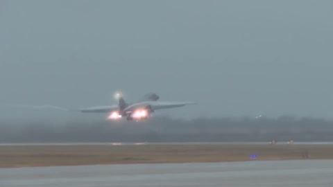 Stunning Video of B-1 Lancer in Action • Takeoff & Landing [Training Footage]7