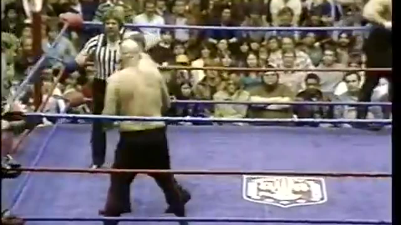 (1985.03.01) The Road Warriors vs Baron von Raschke & Curt Hennig - AWA