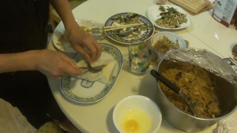 Luodong And Wife Make Spring Rolls At Home
