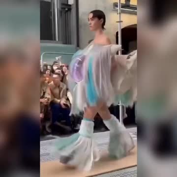 🤡 High fashion in the west!