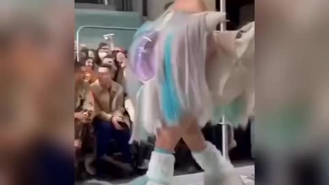 🤡 High fashion in the west!