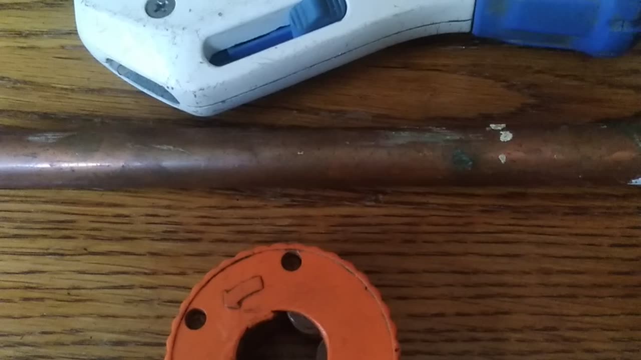 Cutting Copper Pipe(1/2") In Tight Spaces?