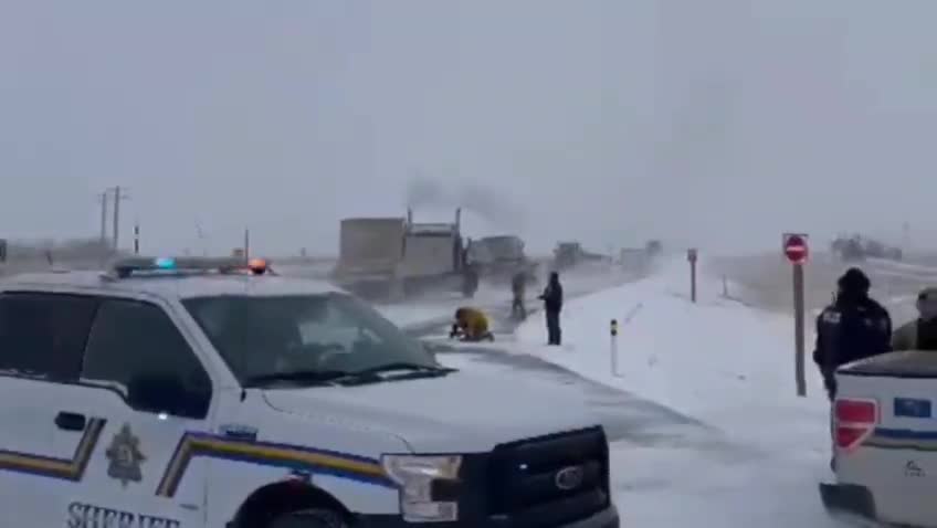 Canadian Farmers EVADED Police Barricades to SUPPORT the Truckers