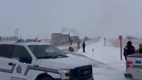 Canadian Farmers EVADED Police Barricades to SUPPORT the Truckers