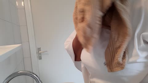 . Serviette chaude pour bien dormir. A hot towel to sleep well this Summer