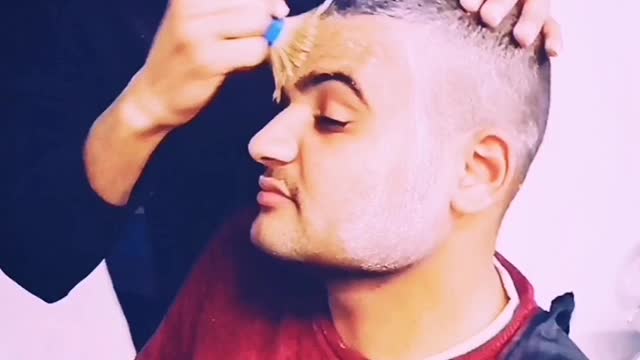 😂😂لما تروح تحلق شكك😂😂😂