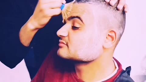 😂😂لما تروح تحلق شكك😂😂😂