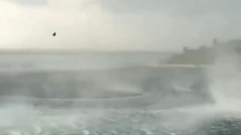 L'enorme vortice nel mare a Corfù Grecia. Quando la natura si scatena!