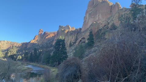 Shoreline Canyon Perspective – Smith Rock State Park – Central Oregon – 4K