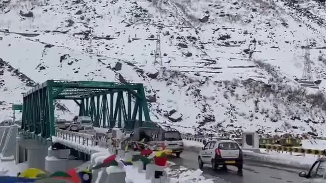 Manali to Rohtang Pass by Road - India's Most Beautiful Highway Trip