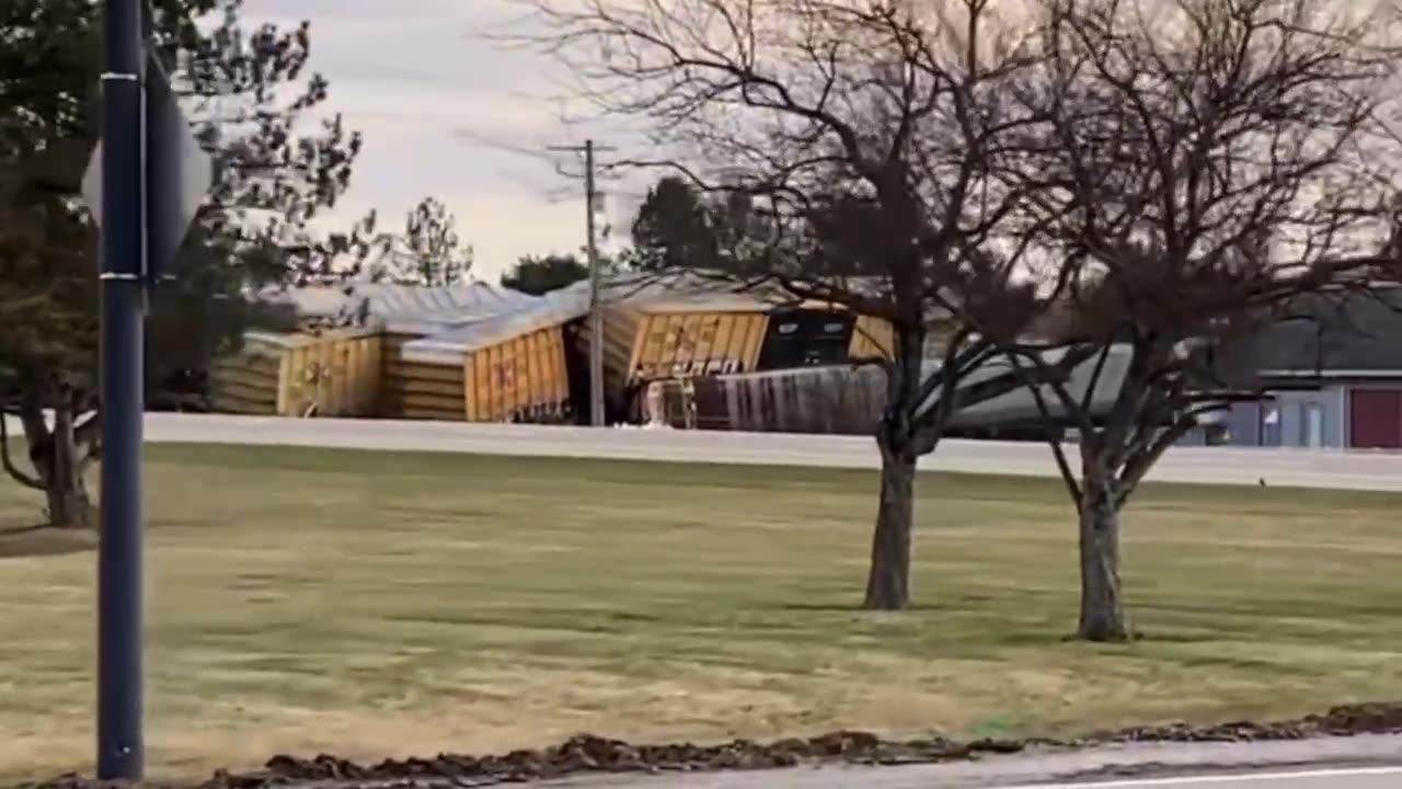 Another Ohio train derailment just now in Springfield