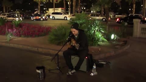 Beat Box Guitar on Las Vegas Strip : Beatboxer beatbox and guitar