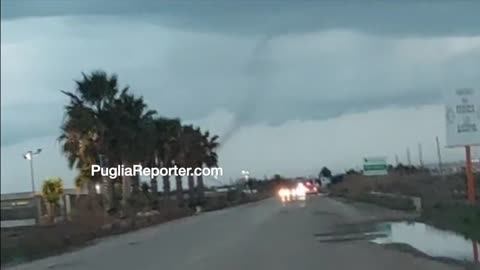 Tornado avvistato a Barletta