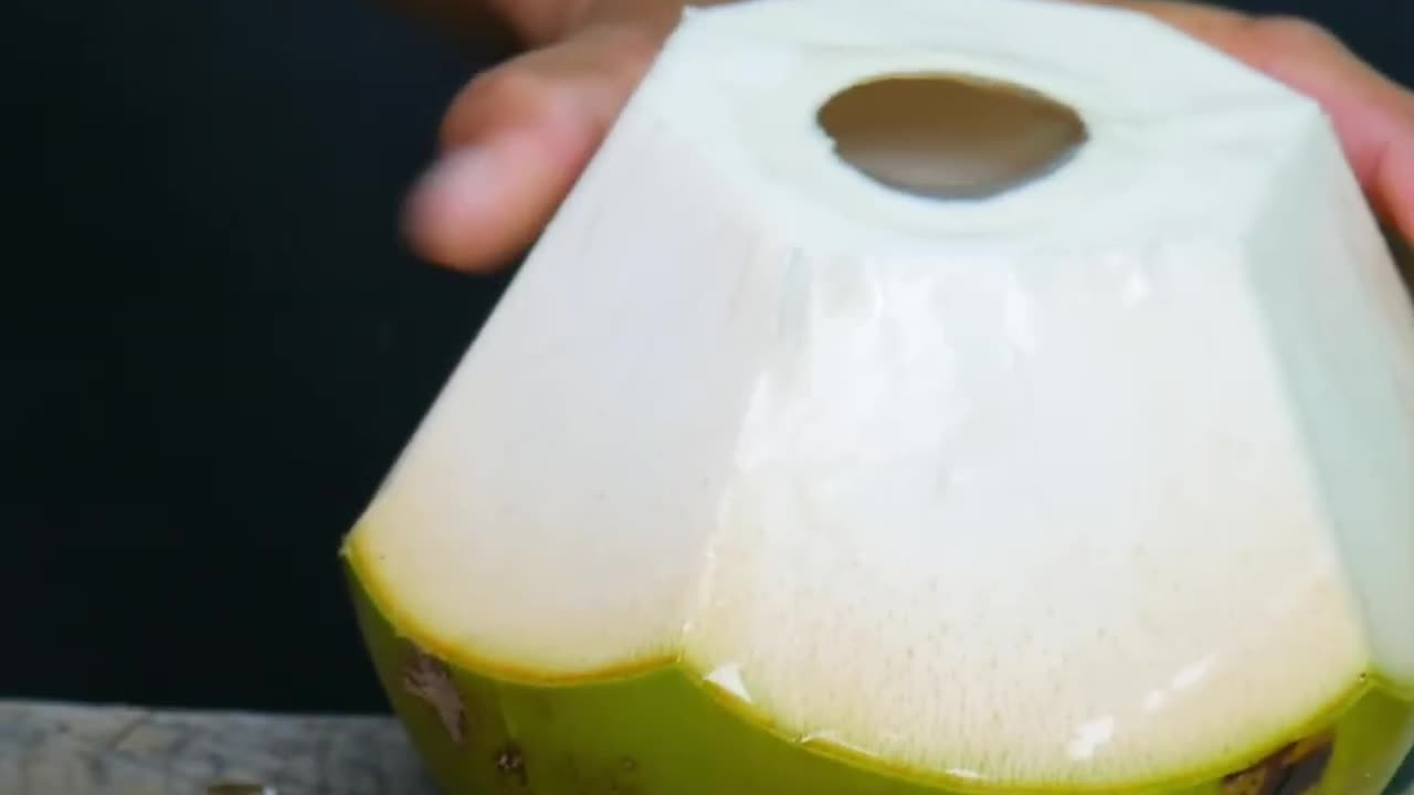 the sound of slicing coconut is very satisfying