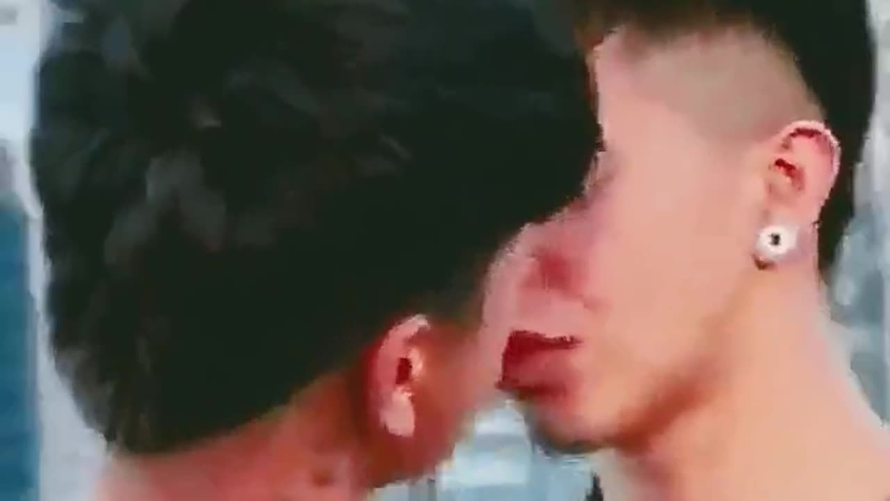 Deep Kiss On The First Date