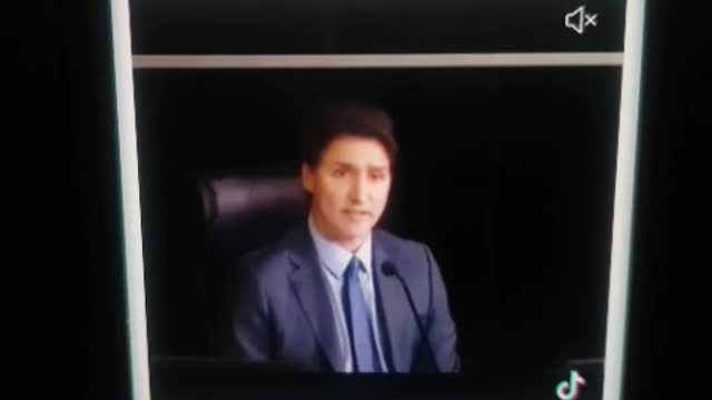 2 faced communist puppet TRUDEAU