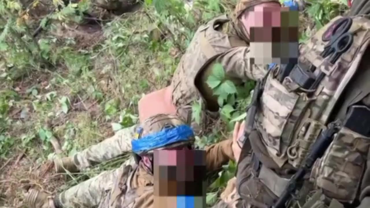 AFU soldiers learned the correct military salute in a just few minutes of captivity