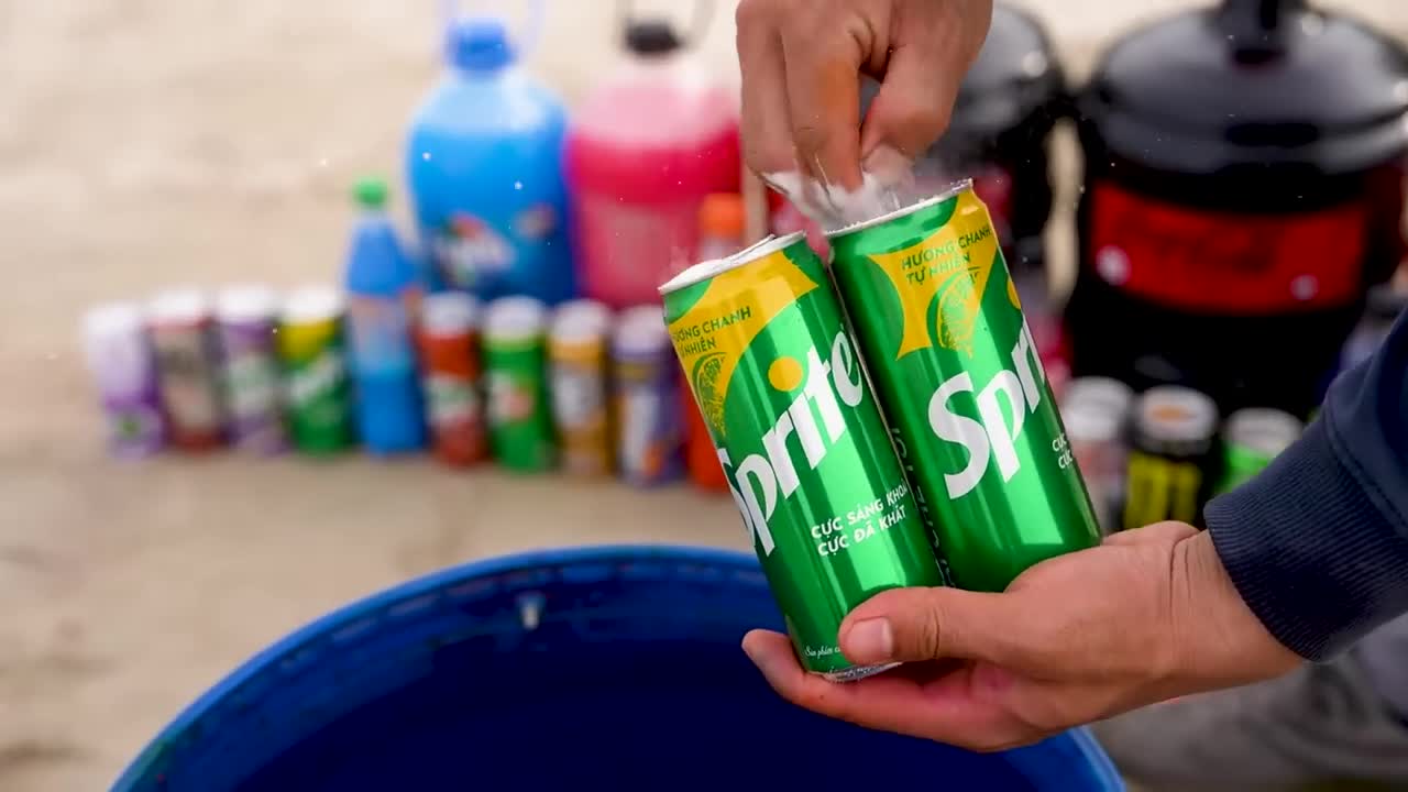 Giant Coca Cola & Big Monster,Chupa Chups, Mtn Dew, Fanta, Mirinda and Mentos soda mix Underground8