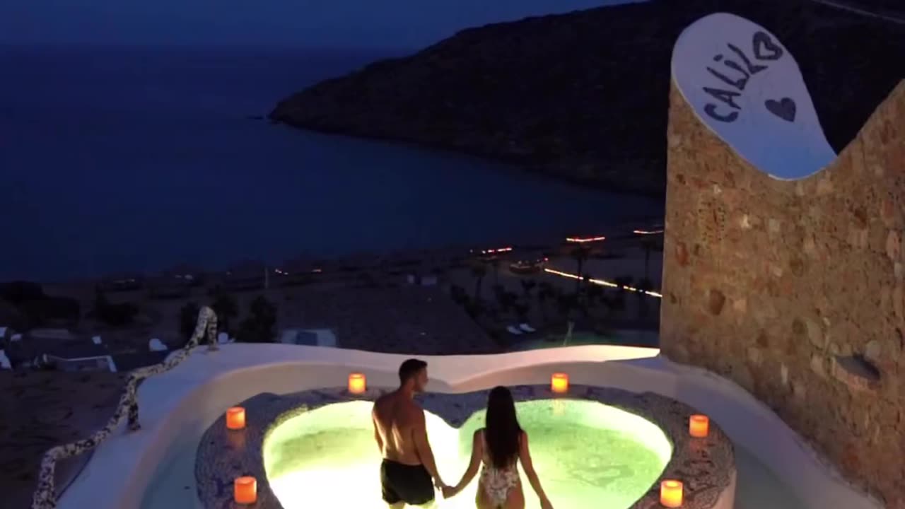 Swimming pool couple love statues |Tag Your Love😍💓💓