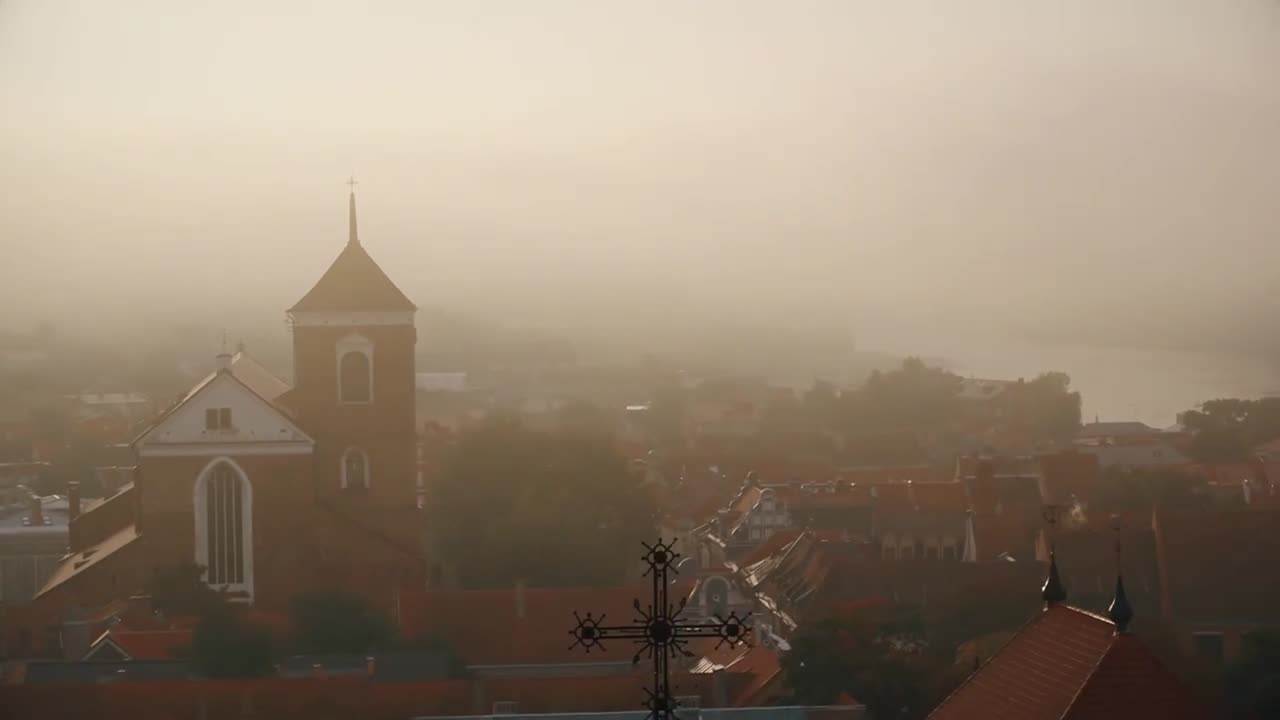 Outdoor aerial photography, recording the early morning sunrise view of American cities