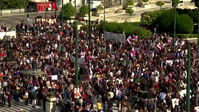 Greek workers strike over 'suffocating' inflation