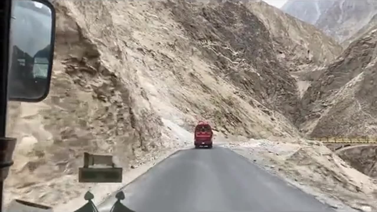 Dash cam captures the gilgit sakardu road Pakistan