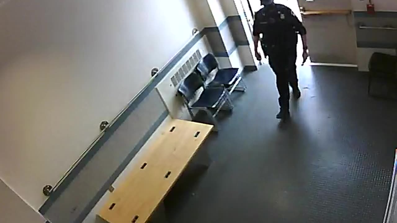 1657HQOB02PrisonerProcessingLobby_2021-01-06_12h20min00s577ms.mp4