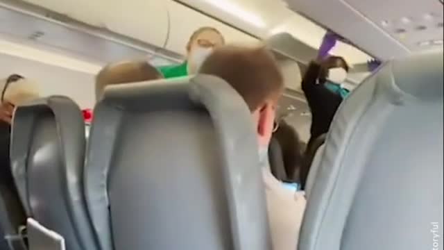 Women Gets “Kicked ”From Plane For Not Wearing