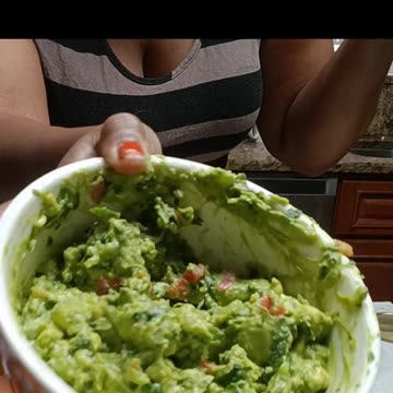 HOW TO MAKE GUACAMOLE #shorts