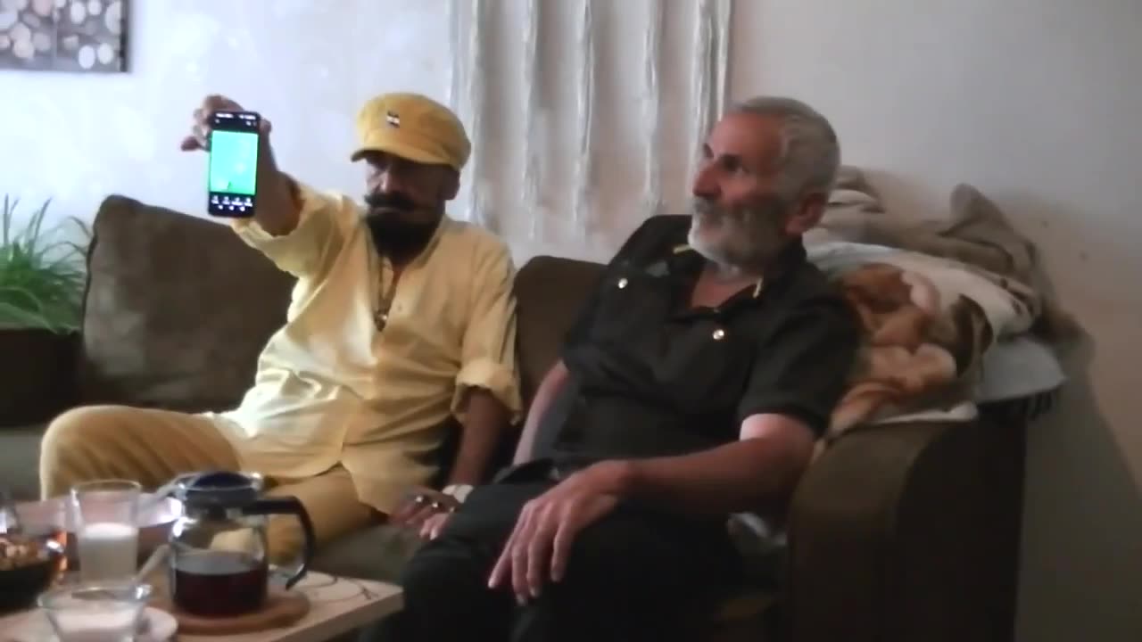 Abbas berättar sin historia och Anders berättar sin åsikt om Abbas