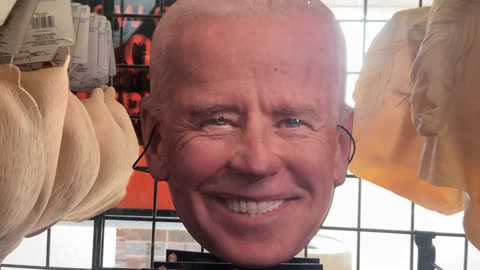 A truly terrifying Halloween mask 🤮