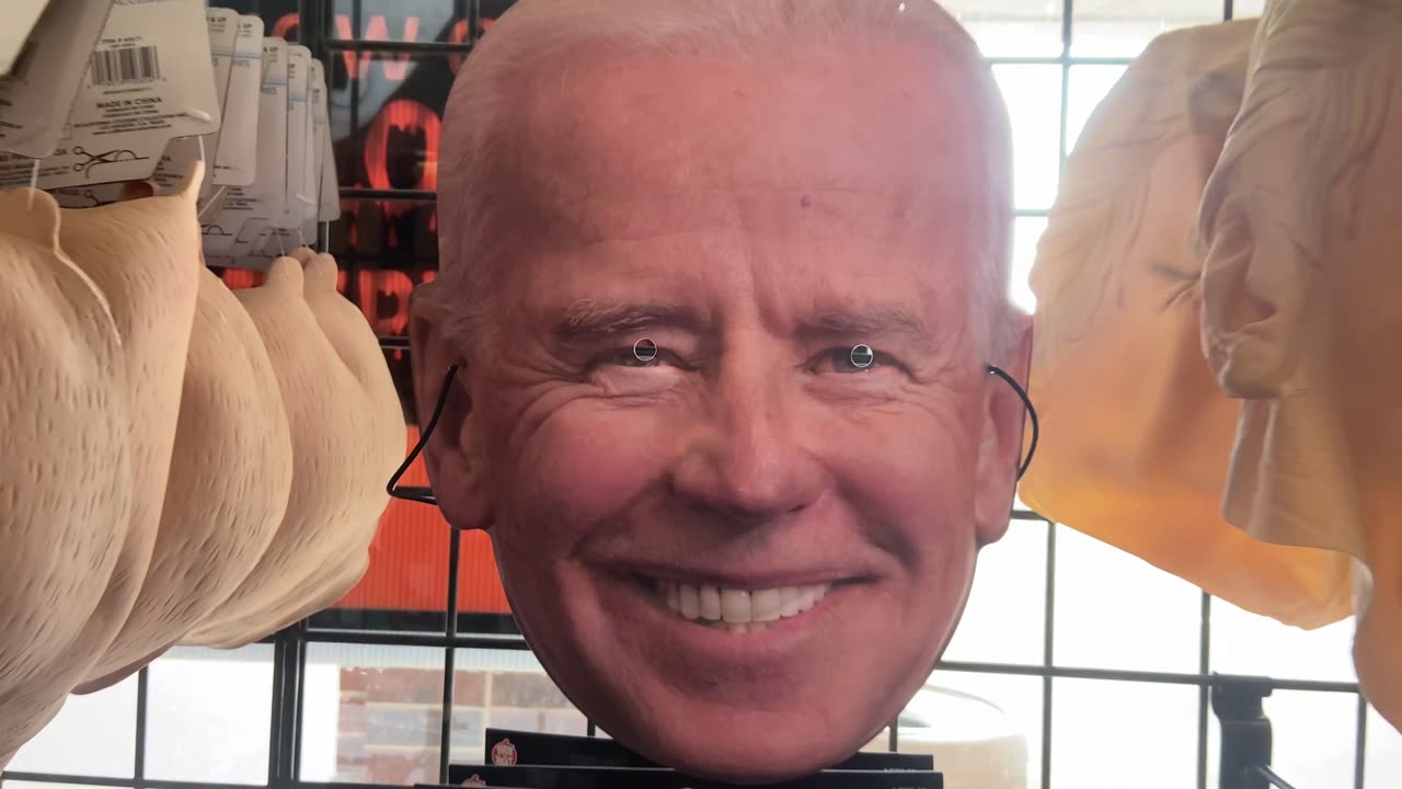 A truly terrifying Halloween mask 🤮