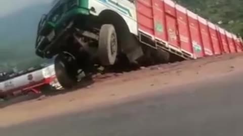 Truck in india accident videos