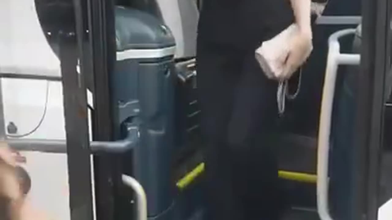 Australia women Cricket team arrival on bus