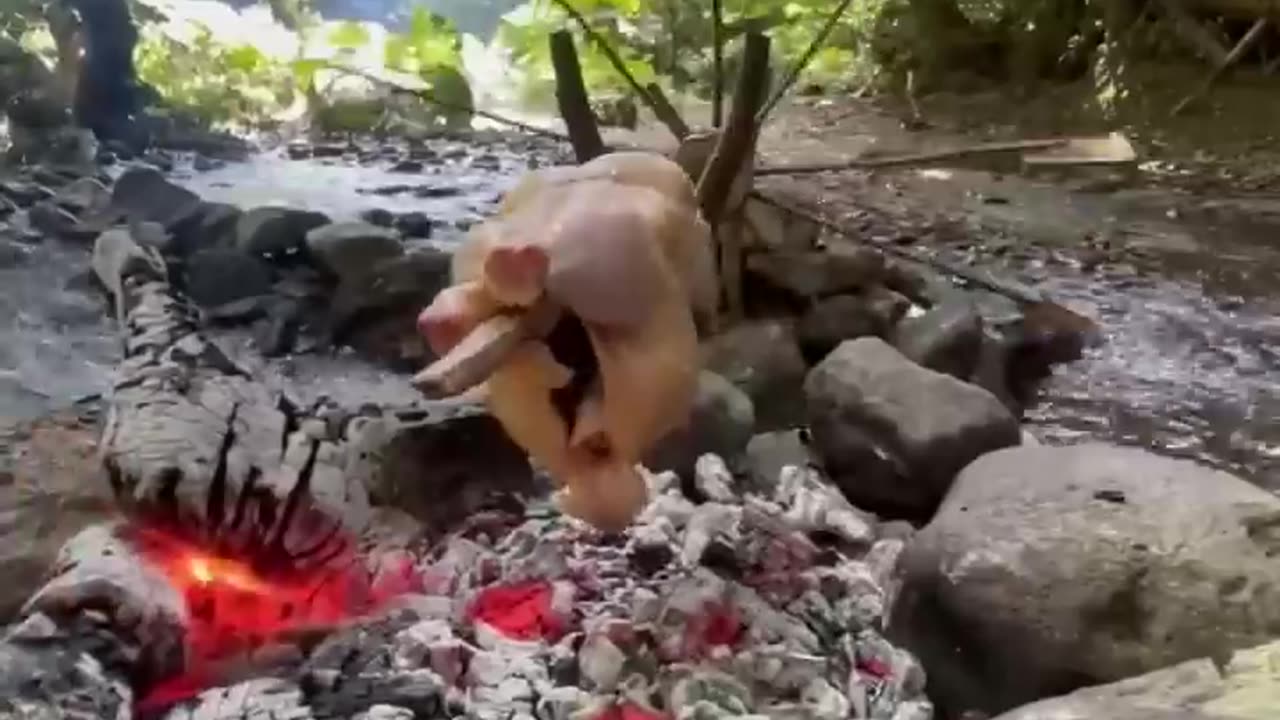 Su Değirmeni ile Dere Akıntısında Tavuk Çevirme 🐔 - Cooking Chicken in a Stream With a Watermill