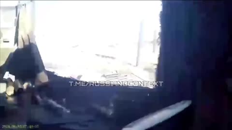 🔥🎯 The arrival of a Ukrainian artillery shell with a cluster warhead against a