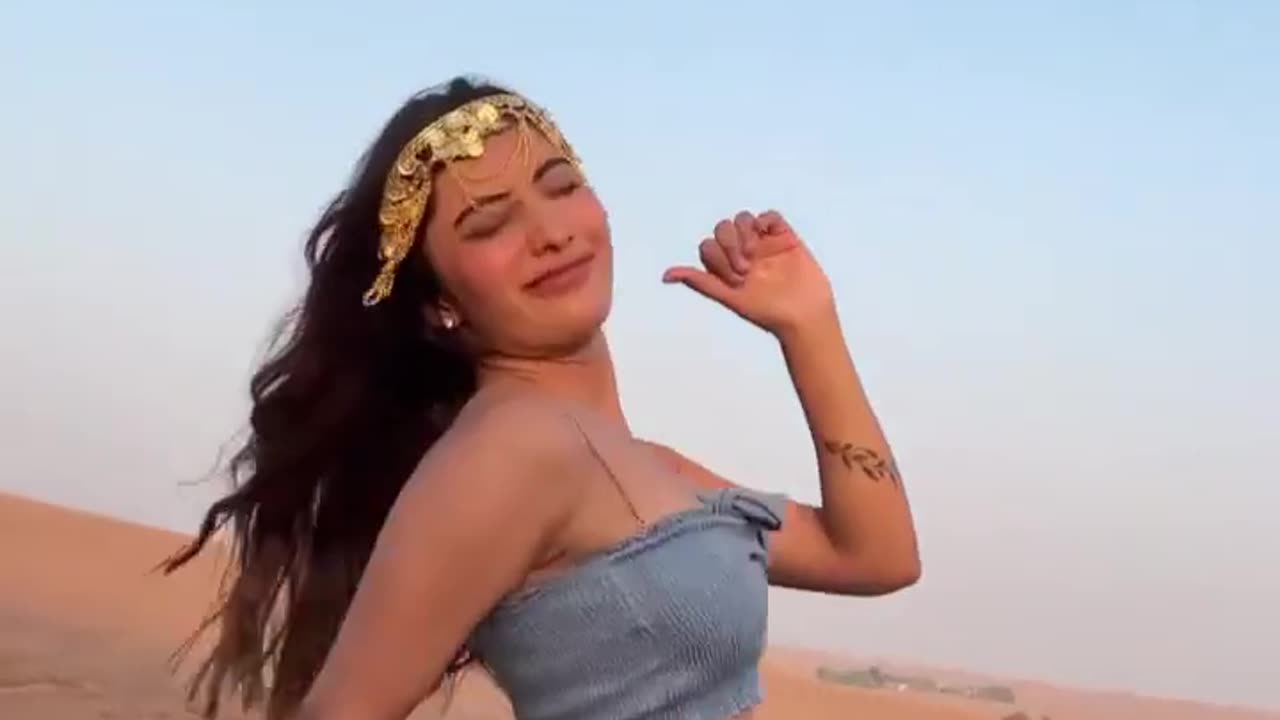 Somya Daundkar Dance reel on afgan jalebi cover #dance #sand #trending #beautifulgirl #desert