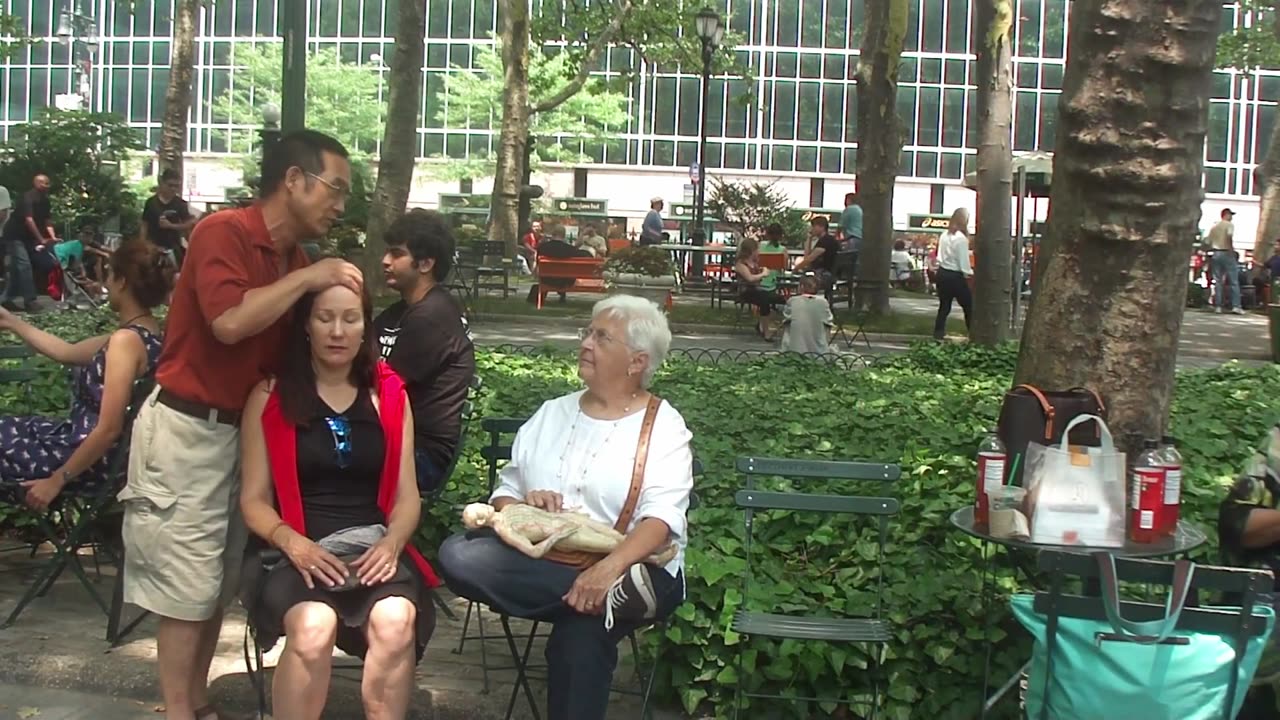 Luodong Brutally Massages Woman At The Park