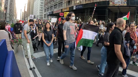 Miles de personas marchan en “UN AÑO DE GENOCIDIO. UN AÑO DE RESISTENCIA”