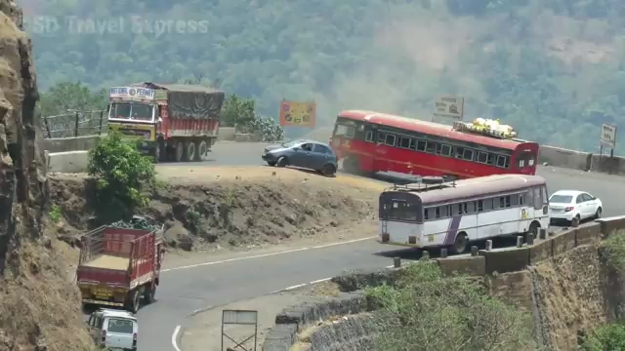 Rash driving of scorpio driver at hair pin bend road | truck stops at ghat | gaganbawda ghat