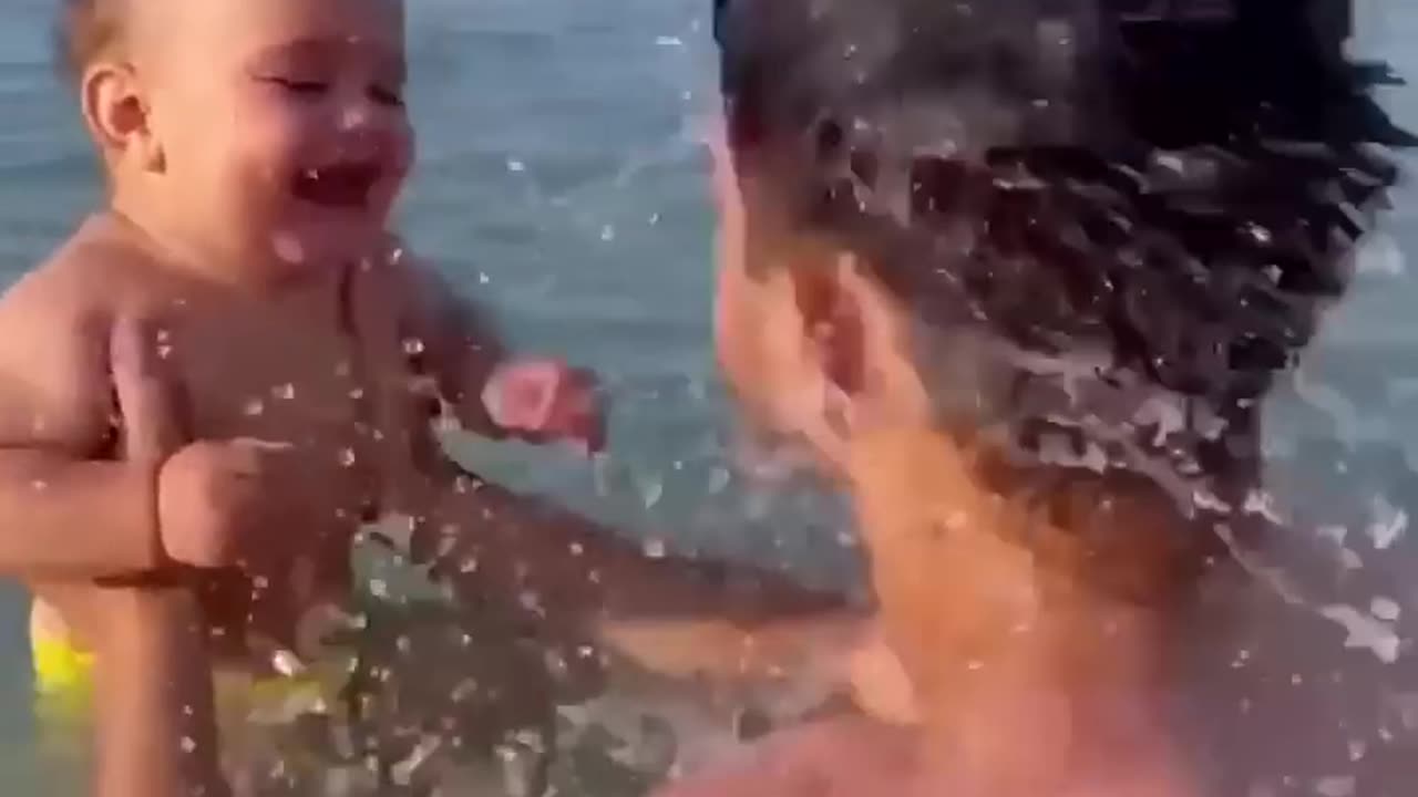 👶Baby bathing with 😂funny🤣 Daddy